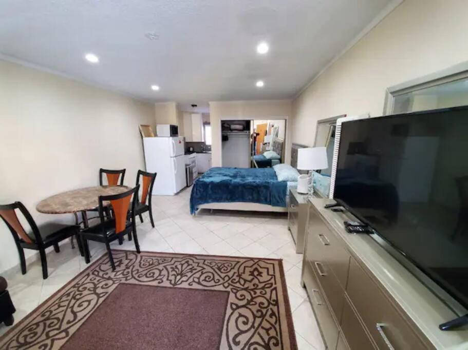 Lovely Single Apartment Los Angeles Exterior photo